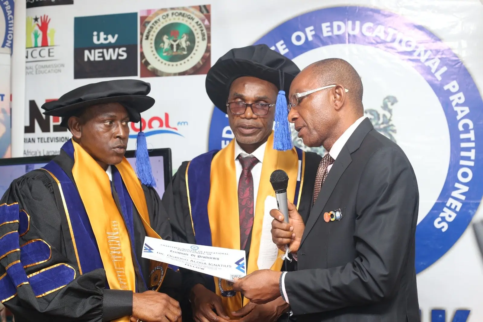 Presentation of a certificate, October 2023